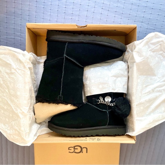 New Ladies UGG Classic Short Charm shoes, size 7, black suede. - Picture 5 of 6
